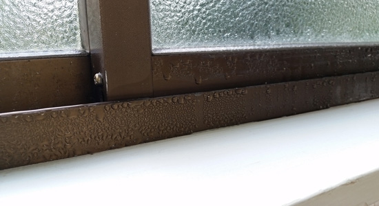 Condensation Fenêtre : Comment l'Éviter ?