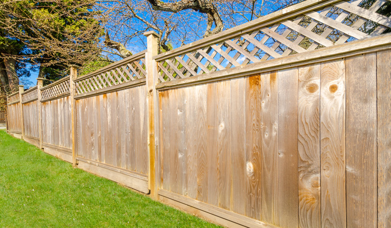 3 idées de clôtures esthétiques pour votre extérieur