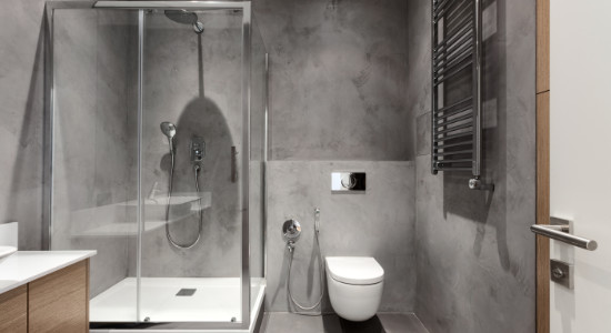 Sèche-serviette installé hors volume conformément aux normes électriques de salle de bain